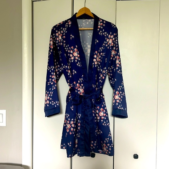 Floral Robe - Picture 1 of 6